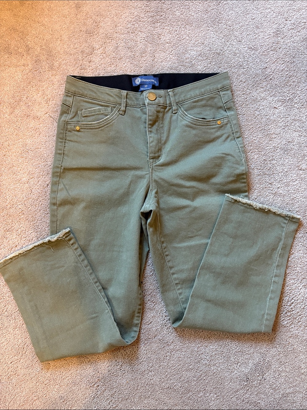 Democracy Women’s Olive Green Stretch Jeans/capris, size10